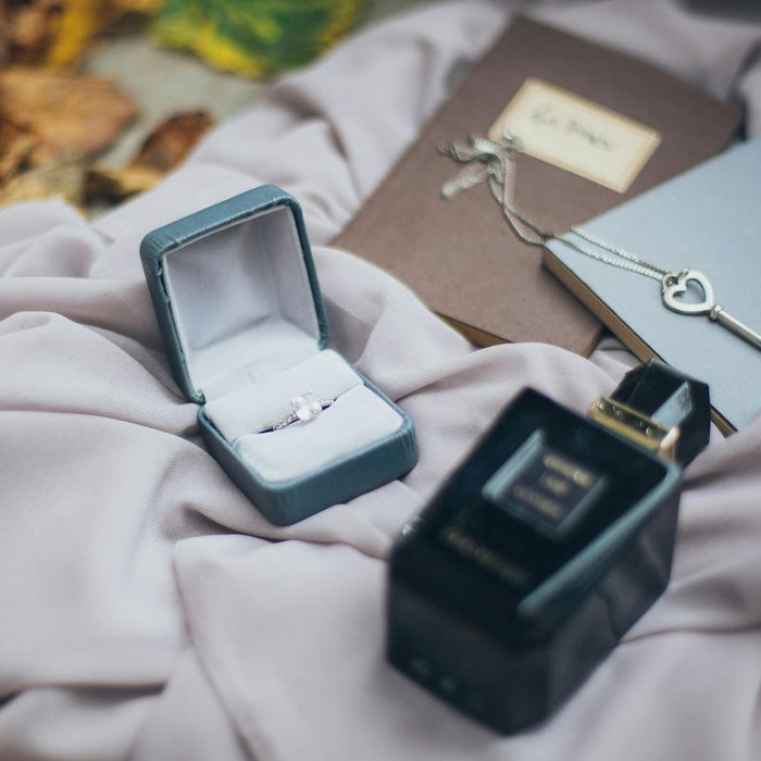 What to know when selling luxury and designer jewellery and watches? (Updated 2025)