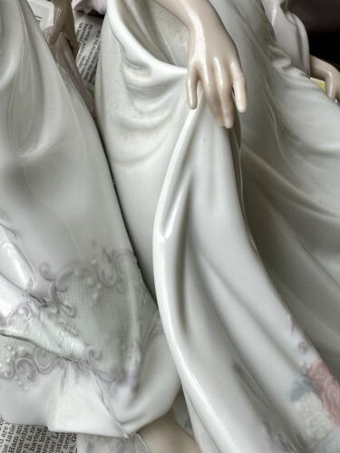 LLADRO 'ALLEGORY OF LIBERTY' LARGE GIRL LADY DRESS VEIL FIGURE MODEL 5819, BOXED