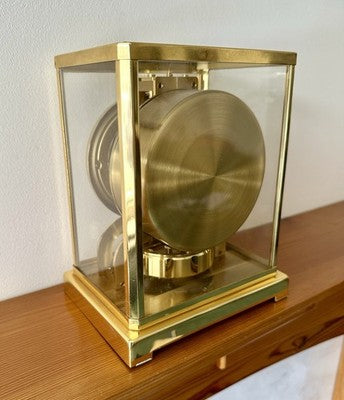 JAEGER LECOULTRE ATMOS BRASS/GLASS BRACKET MANTEL CLOCK & FITTED CASE BOX