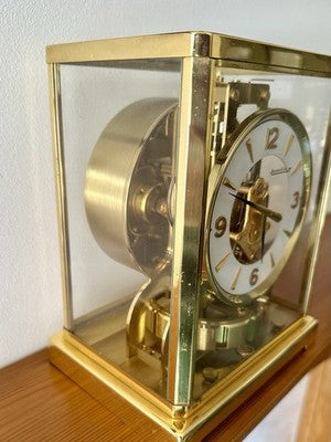 JAEGER LECOULTRE ATMOS BRASS/GLASS BRACKET MANTEL CLOCK & FITTED CASE BOX