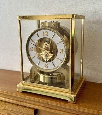 JAEGER LECOULTRE ATMOS BRASS/GLASS BRACKET MANTEL CLOCK & FITTED CASE BOX