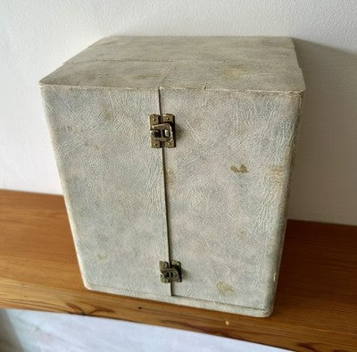 JAEGER LECOULTRE ATMOS BRASS/GLASS BRACKET MANTEL CLOCK & FITTED CASE BOX