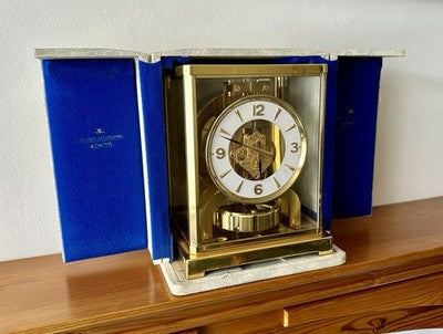 JAEGER LECOULTRE ATMOS BRASS/GLASS BRACKET MANTEL CLOCK & FITTED CASE BOX