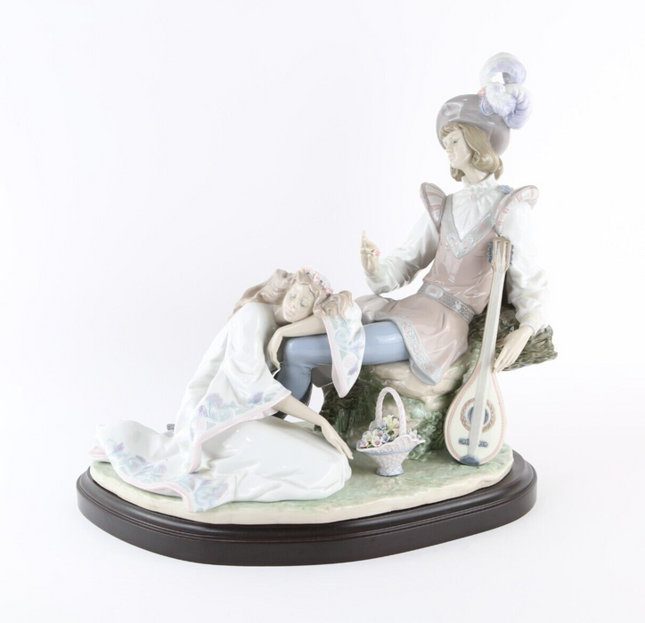 LLADRO 'MEDIEVAL ROMANCE' LARGE LOVING COUPLE GROUP FIGURE MODEL 6327