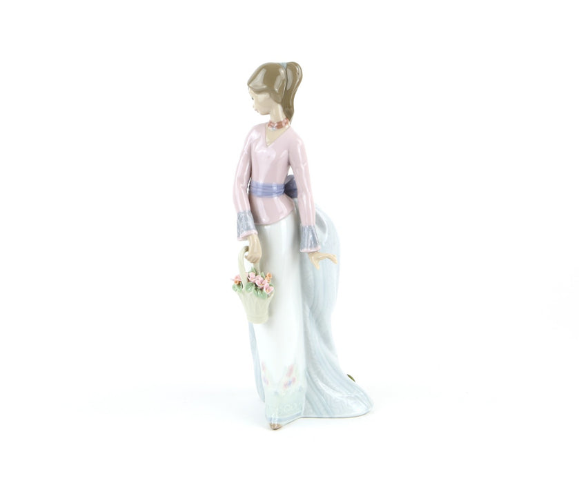 LLADRO 'BASKET OF LOVE' GILR LADY FLOWERS DRESS FIGURE MODEL 7622