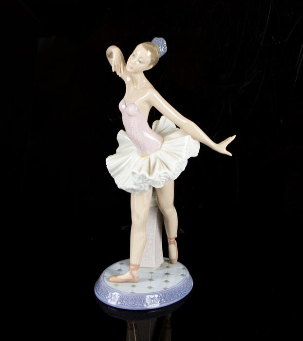 LLADRO 'STAGE PRESENCE' BALLET BALLERINA GIRL DRESS FIGURE MODEL 6323, BOXED