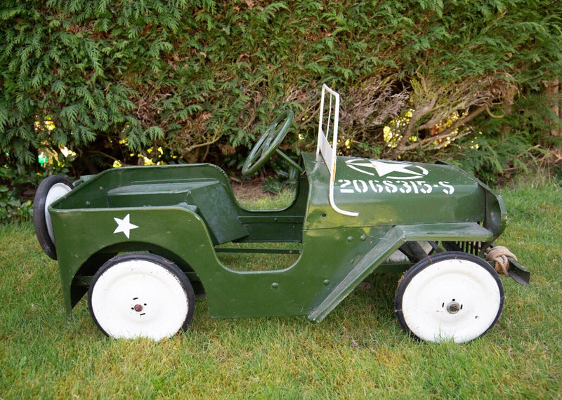 TRIANG - WILLY'S JEEP U.S. ARMY MILITARY TIN-PLATE RIDE-ON PEDAL CAR TOY