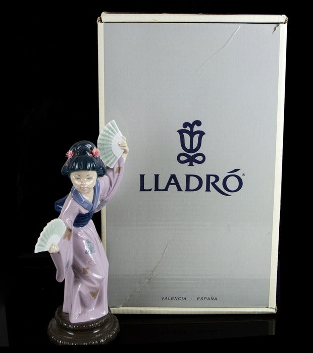 LLADRO 'MADAME BUTTERFLY' GEISHA GIRL LARGE FIGURE MODEL 4991, BOXED