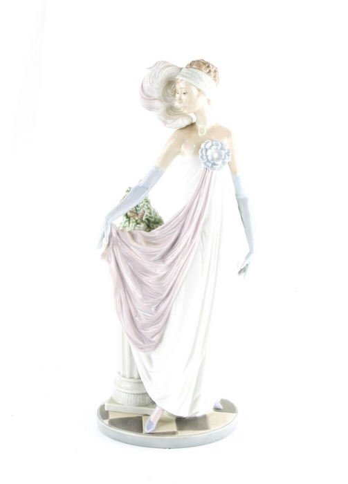 LLADRO 'SOCIALITE OF THE 1920S' LADY DRESS LARGE FIGURE MODEL 5283, BOXED