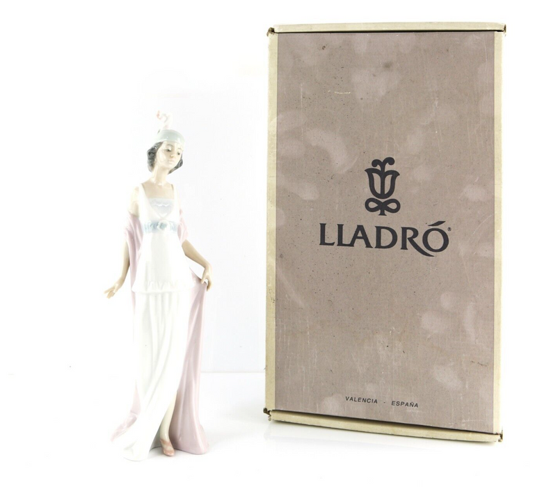 LLADRO 'TALK OF THE TOWN' FLAPPER LADY GIRL FIGURE MODEL 5788, BOXED