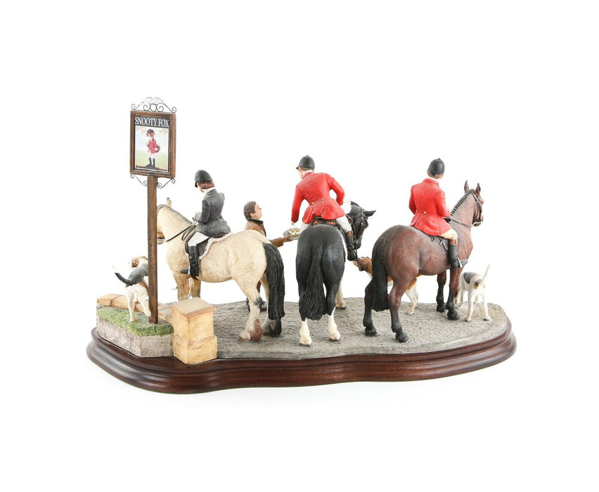 BORDER FINE ARTS 'GATHER AT THE SNOOTY FOX' FIGURE MODEL TABLEAU B1160 53/350