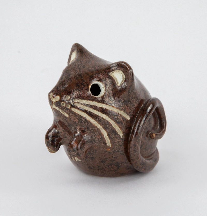 ROSEMARY WREN, OXSHOTT POTTERY - MOUSE, 1987 STUDIO ART FIGURE MODEL, SIGNED
