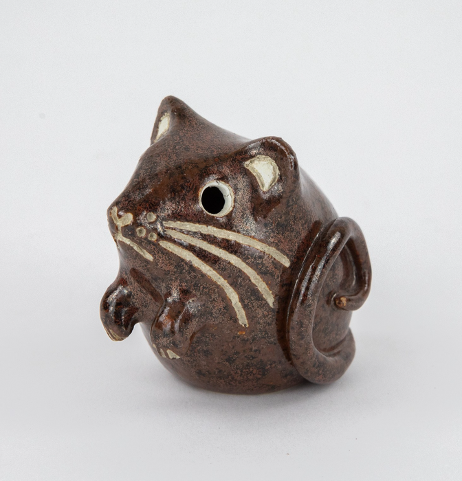 ROSEMARY WREN, OXSHOTT POTTERY - MOUSE, 1987 STUDIO ART FIGURE MODEL, SIGNED