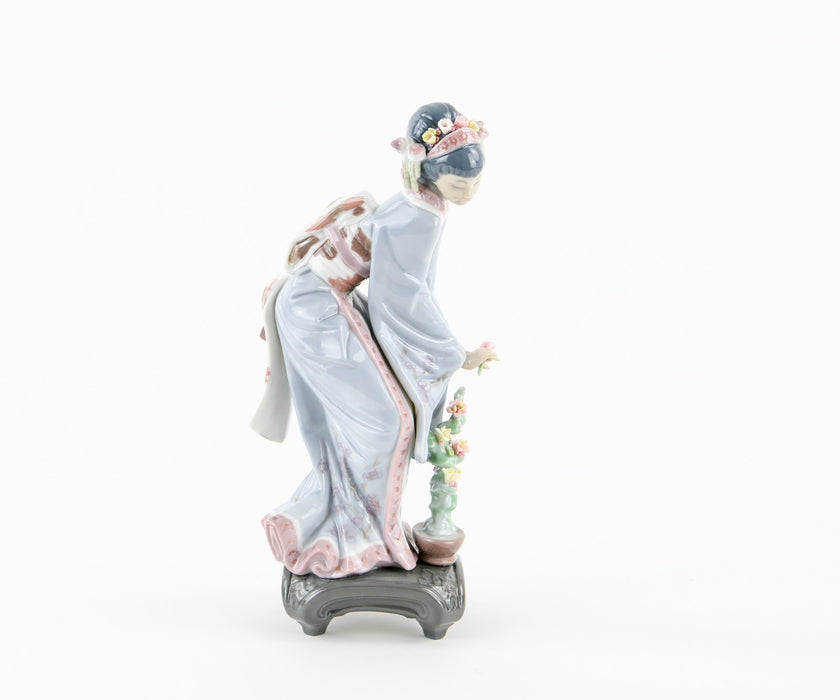 LLADRO 'MAYUMI' JAPANESE GEISHA FIGURE MODEL 1449, BOXED