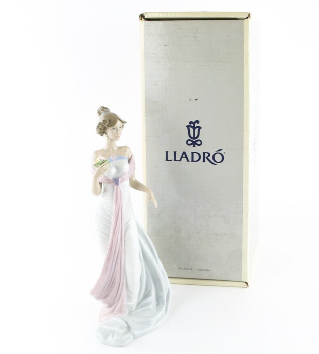 LLADRO 'SUMMER INFATUATION' GIRL LADY DRESS FIGURE MODEL 6366, BOXED