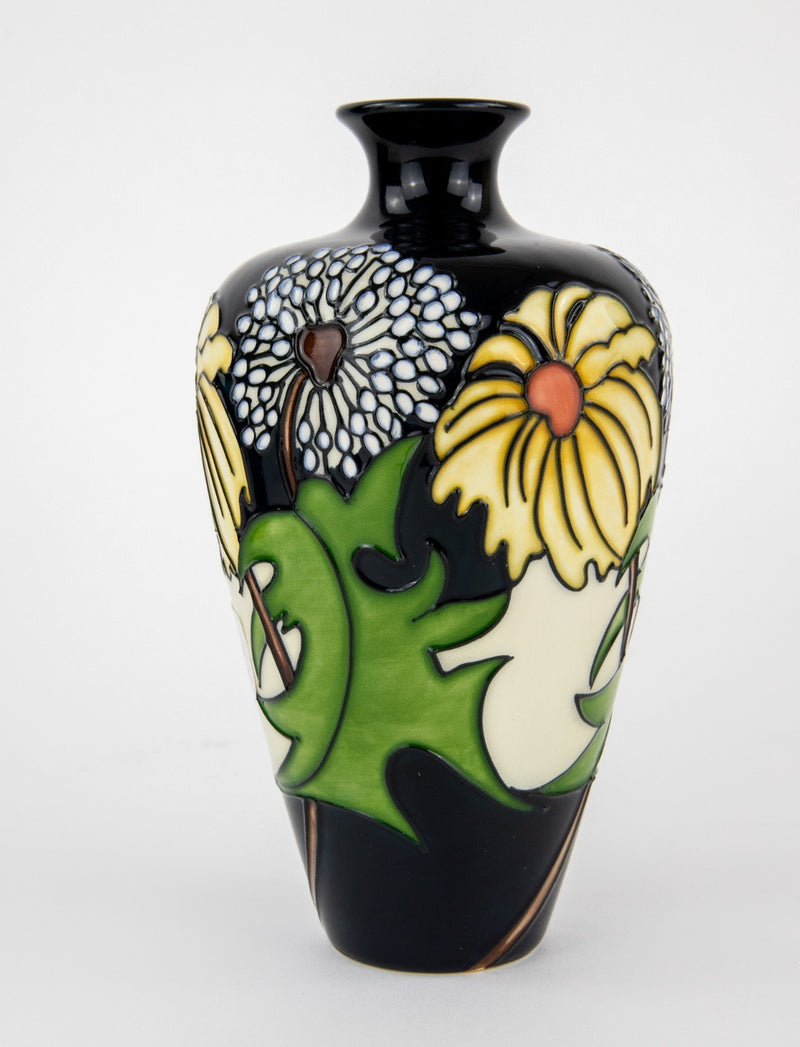 MOORCROFT POTTERY 'DAISY MAY' 2008 KERRY GOODWIN VASE, BOXED