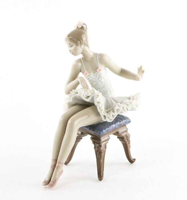 LLADRO 'RECITAL' SEATED GIRL BALLERINA DRESS FIGURE MODEL 5496, BOXED