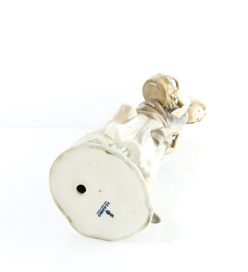 LLADRO 'GIRL WITH A FRUIT BASKET' COUNTRY LASS LARGE FIGURE MODEL 4665