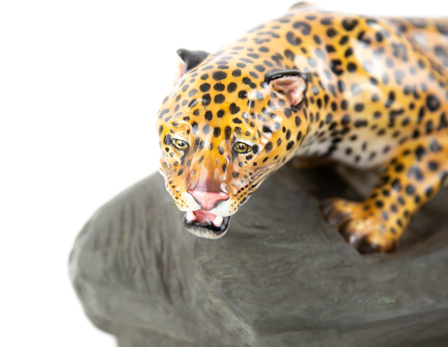 ROYAL DOULTON 'LEOPARD ON ROCK' LARGE PRESTIGE FIGURE MODEL HN2638