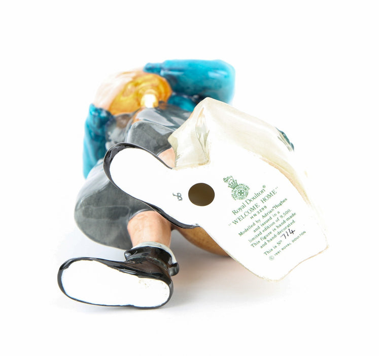 ROYAL DOULTON 'WELCOME HOME' LIMITED EDITION FIGURE MODEL HN3299 & COA