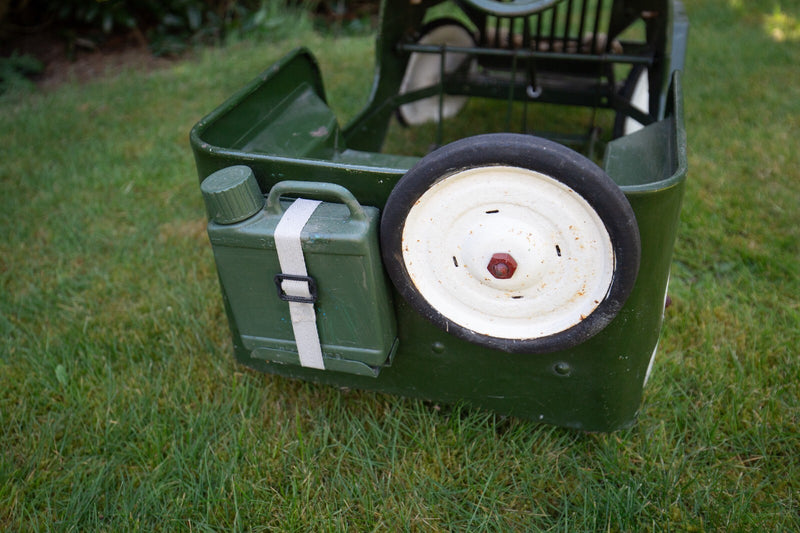 TRIANG - WILLY'S JEEP U.S. ARMY MILITARY TIN-PLATE RIDE-ON PEDAL CAR TOY