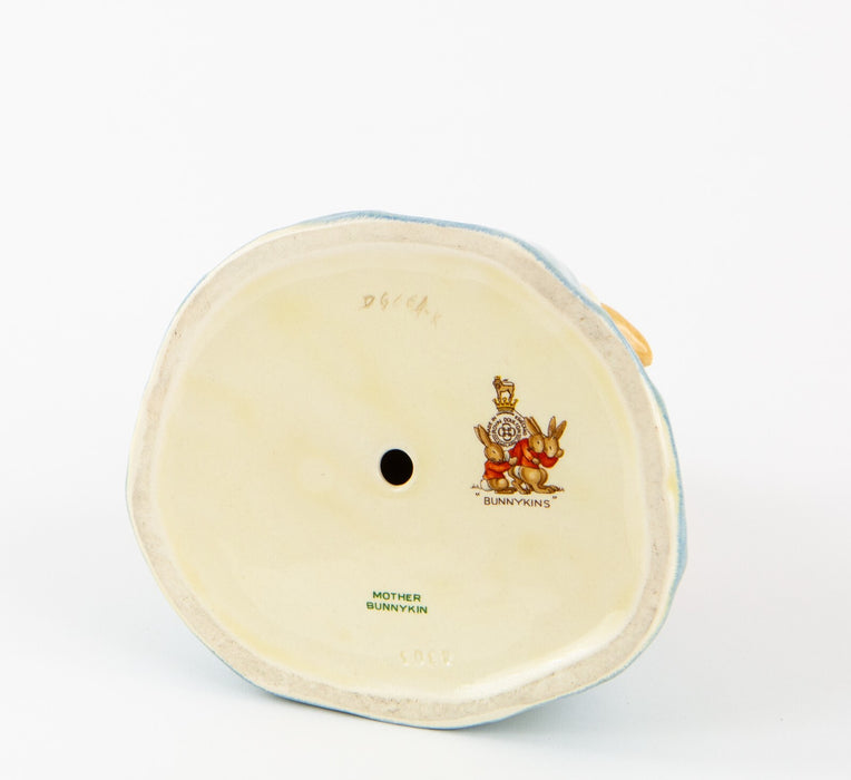 CHARLES NOKE, ROYAL DOULTON 'MOTHER BUNNYKIN' RARE EARLY FIGURE MODEL D6004 8305