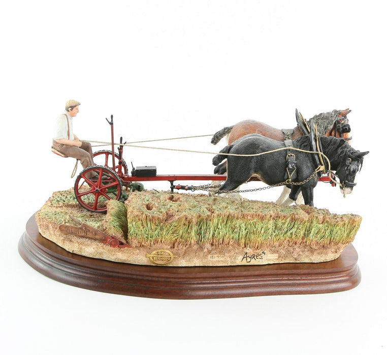 BORDER FINE ARTS 'HAY CUTTING STARTS TODAY' GOLD FIGURE TABLEAU B0405 181/950