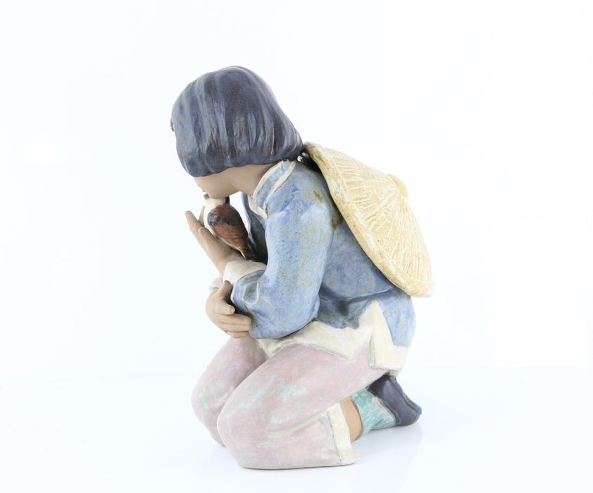 LLADRO 'FRIENDLY SPARROW' GRES GIRL CHILD BIRD FIGURE MODEL 2225