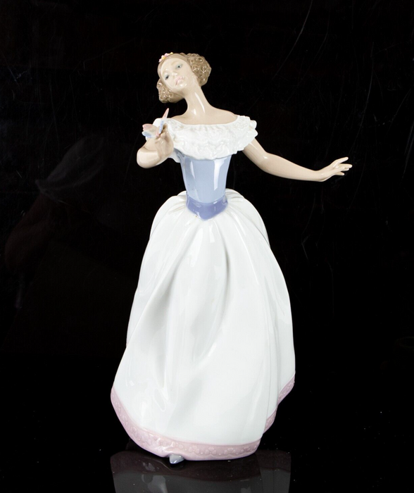 LLADRO 'SO BEAUTIFUL' GIRL DRESS BIRD LARGE FIGURE MODEL 6418, BOXED