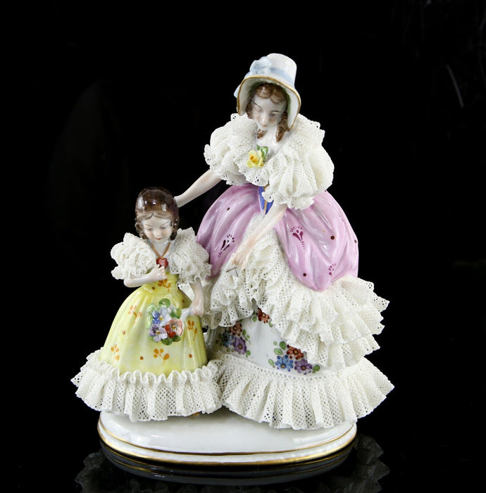 MOTHER & DAUGHTER - VOLKSTEDT RUDOLSTADT PORCELAIN LACE GROUP FIGURE MODEL