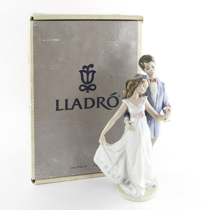 LLADRO 'NOW AND FOREVER' YOUNG COUPLE LOVERS FIGURE MODEL 7642, BOXED