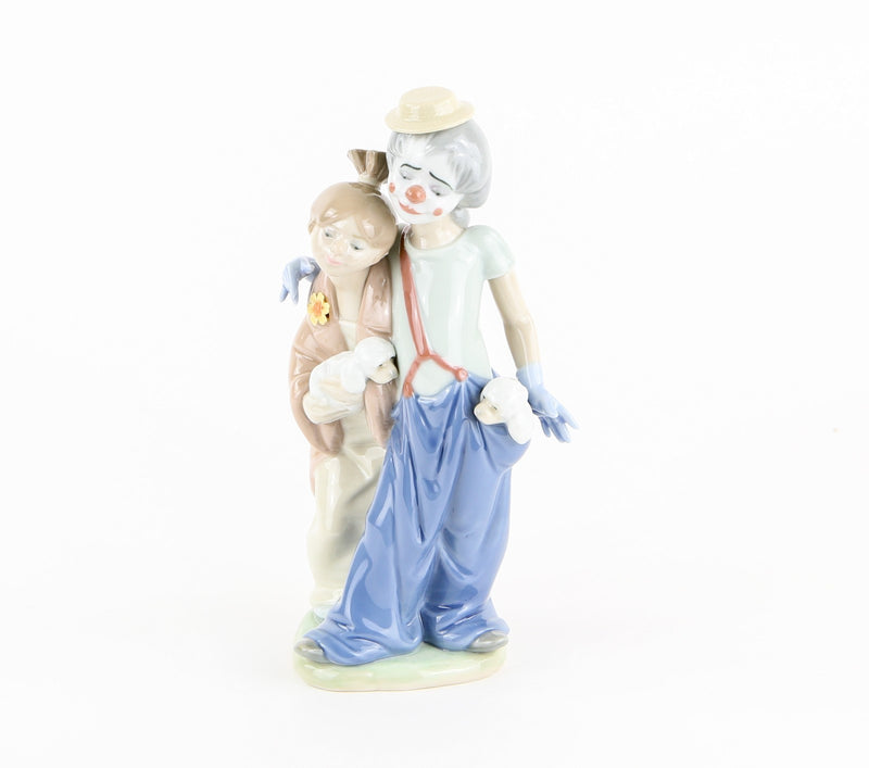 LLADRO 'PALS FOREVER' CLOWN BOY CHILD FIGURE MODEL 7686, BOXED
