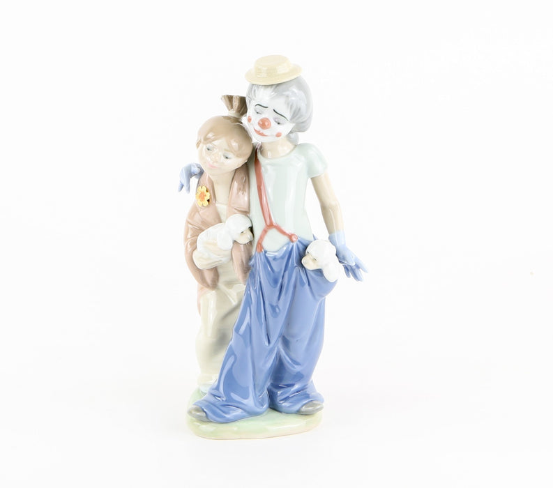 LLADRO 'PALS FOREVER' CLOWN BOY CHILD FIGURE MODEL 7686, BOXED
