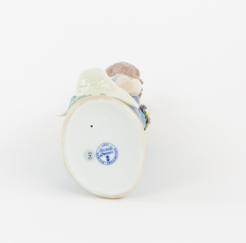 LLADRO 'POCKET FULL OF WISHES' FIGURE MODEL 7650
