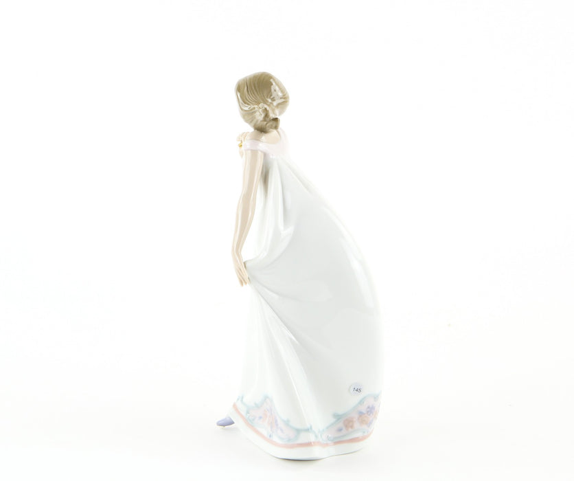 LLADRO 'AFTERNOON PROMENADE' GIRL LADY DRESS UMBRELLA FIGURE MODEL 7636, BOXED