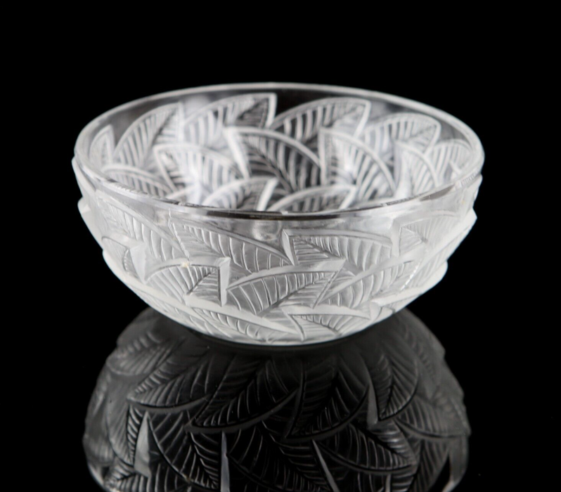 RENÉ LALIQUE 'ORMEAUX' LEAF PATTERN MOULDED FROSTED CRYSTAL GLASS BOWL, SIGNED