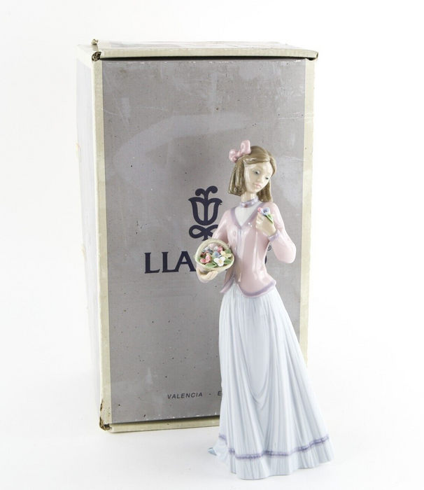 LLADRO 'INNOCENCE IN BLOOM' GIRL LADY DRESS FLOWERS FIGURE MODEL 7644, BOXED