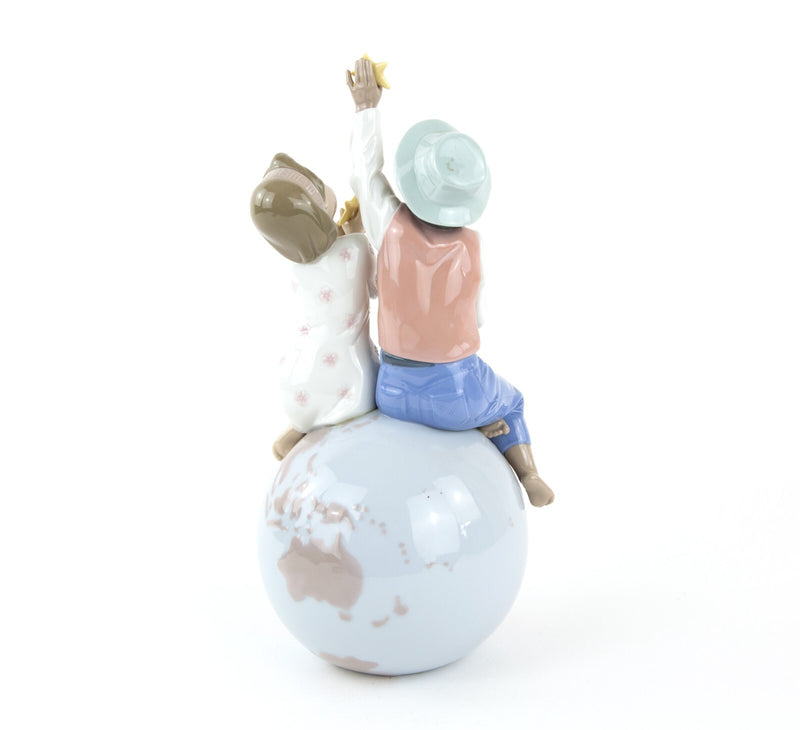 LLADRO 'WORLD OF LOVE' LARGE UNICEF FIGURE MODEL 6353