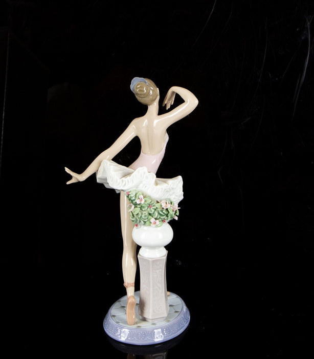 LLADRO 'STAGE PRESENCE' BALLET BALLERINA GIRL DRESS FIGURE MODEL 6323, BOXED