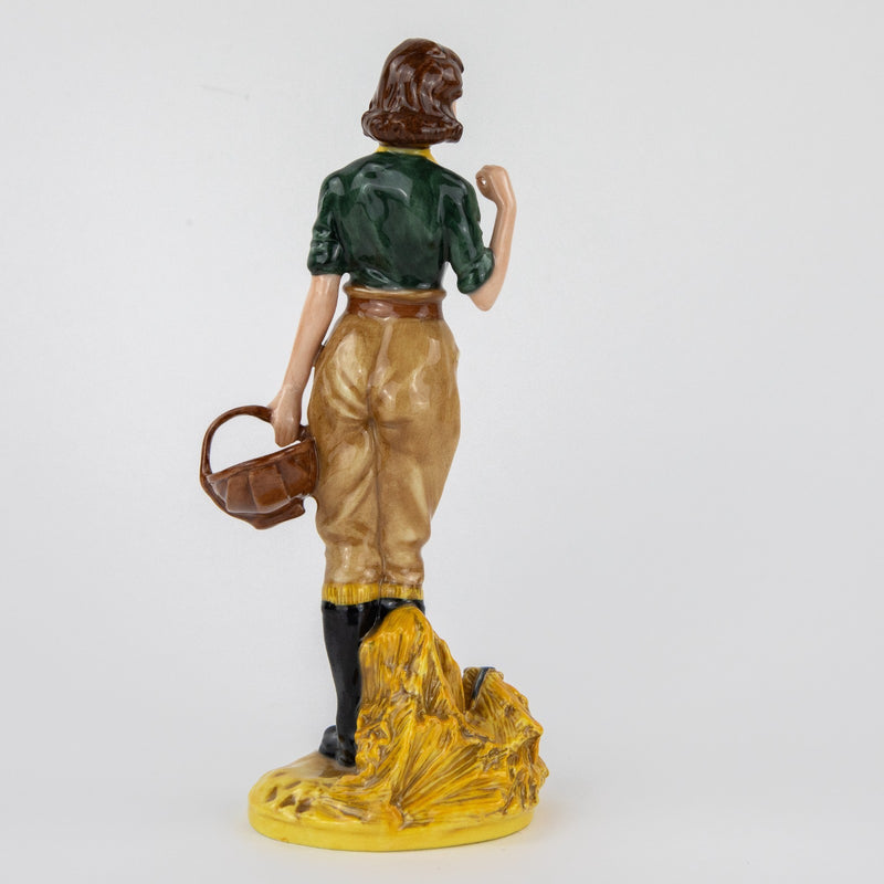 ROYAL DOULTON 'THE LAND GIRL' LIMITED EDITION WWII FIGURE MODEL HN4361