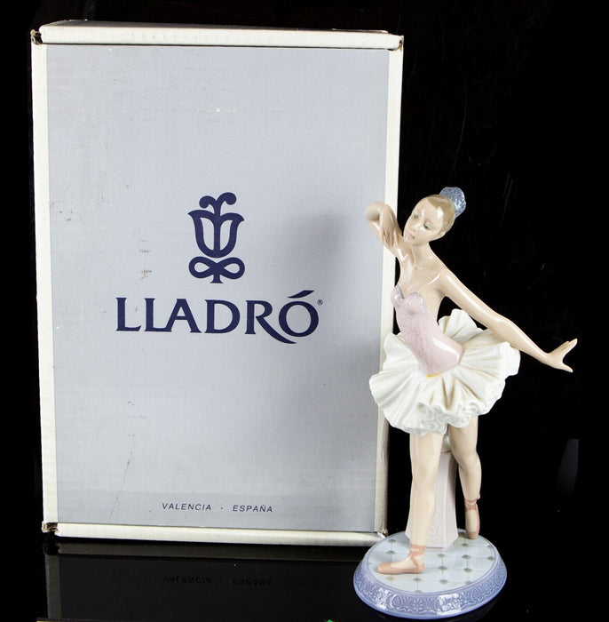 LLADRO 'STAGE PRESENCE' BALLET BALLERINA GIRL DRESS FIGURE MODEL 6323, BOXED