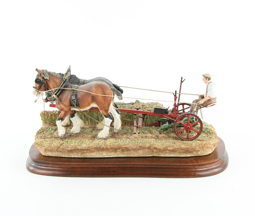 BORDER FINE ARTS 'HAY CUTTING STARTS TODAY' GOLD FIGURE TABLEAU B0405 181/950