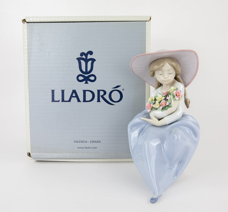 LLADRO 'FRAGRANT BOUQUET' FIGURE MODEL 5862, BOXED