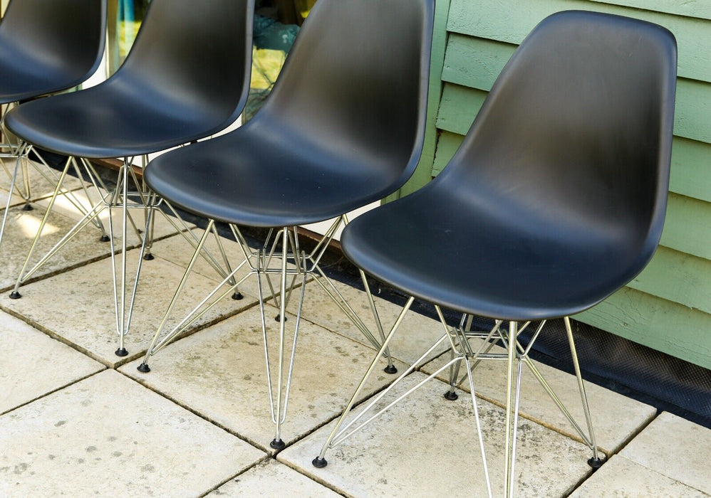 SET OF 4 EAMES DSR EIFFEL VITRA BLACK OFFICE DINING SINGLE CHAIRS ON CHROME LEGS