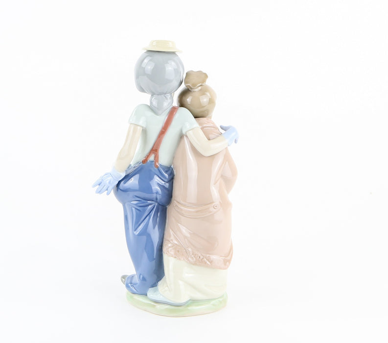 LLADRO 'PALS FOREVER' CLOWN BOY CHILD FIGURE MODEL 7686, BOXED