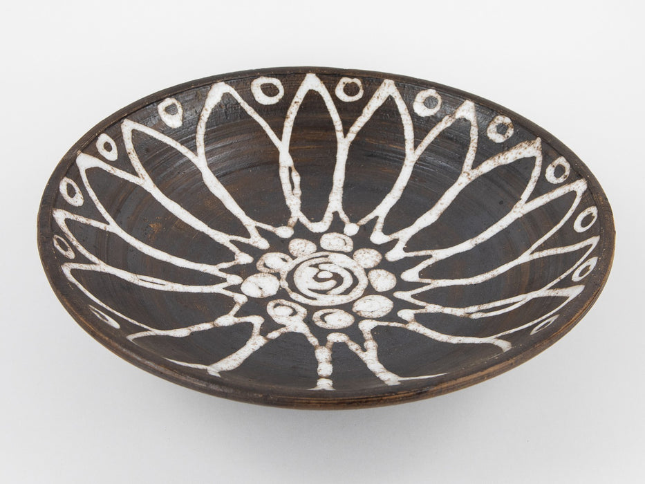 ROSEMARY WREN, OXSHOTT POTTERY - STUDIO ART FLORAL SLIP BOWL CHARGER, SIGNED