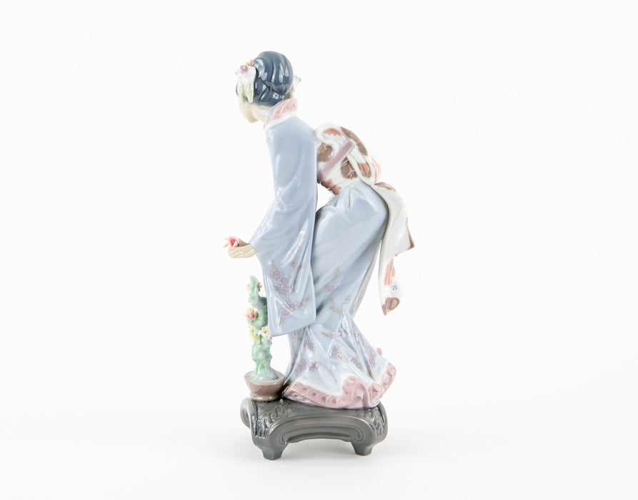 LLADRO 'MAYUMI' JAPANESE GEISHA FIGURE MODEL 1449, BOXED