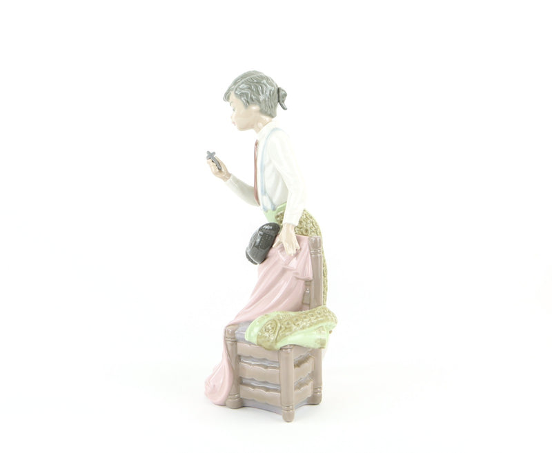 LLADRO 'REVERENT MATADOR WITH CROSS' BOY BULLFIGHTER FIGURE MODEL 5115