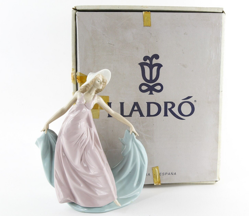 LLADRO 'SPRING DANCE' GIRL LADY DRESS VEIL FIGURE MODEL 5663, BOXED