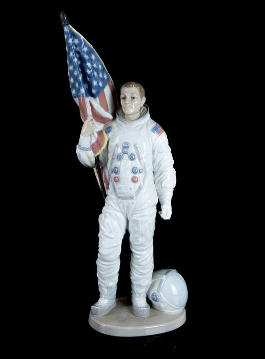 LLADRO 'ONE GIANT LEAP FOR MANKIND' BUZZ ALDRIN MOON LANDING FIGURE MODEL 6168